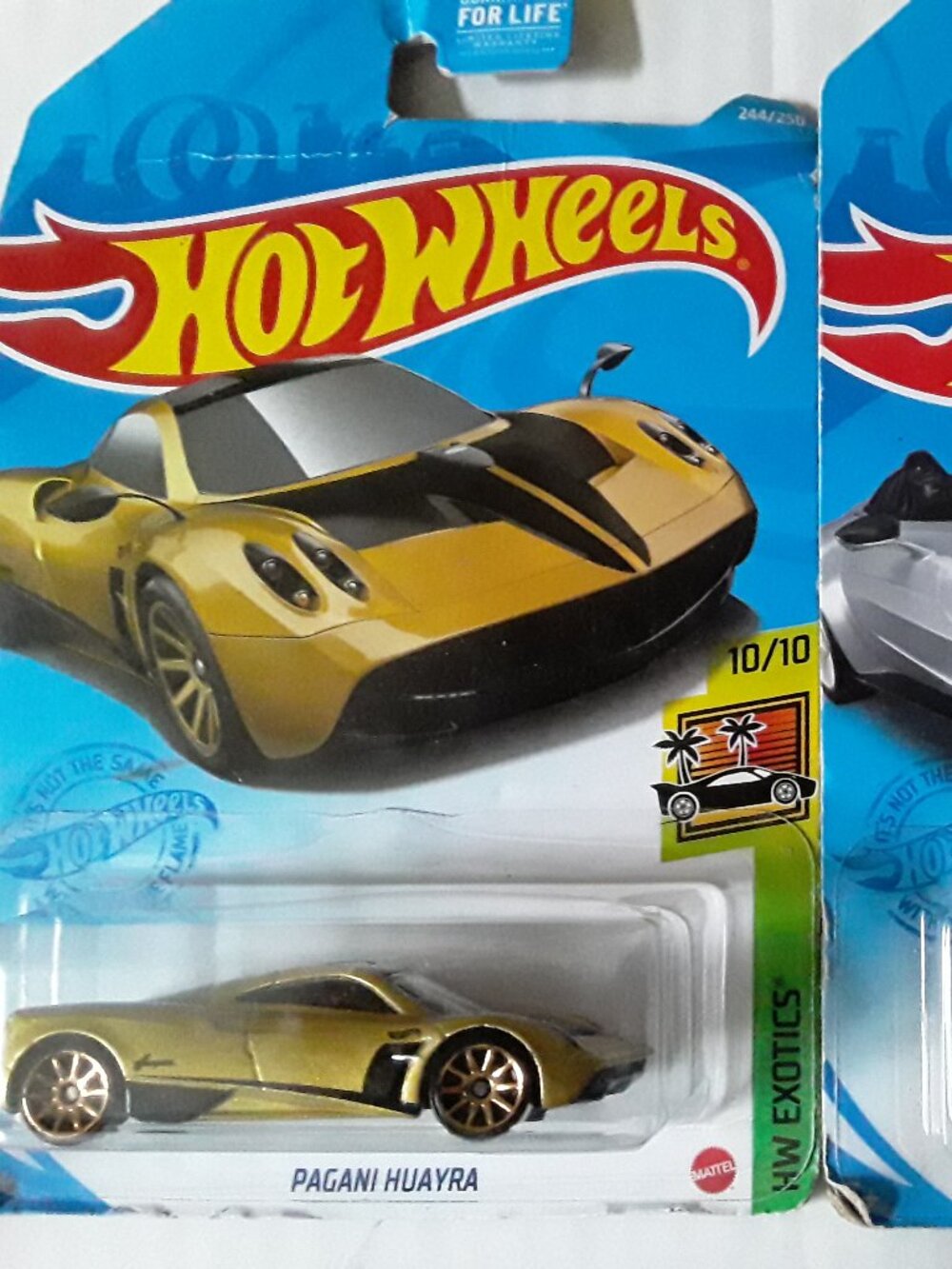 2 PC HOT WHEELS HW EXOTICS SILVER ASTON MARTIN V12 SPEEDSTER GOLD PAGANI HUAYRA
